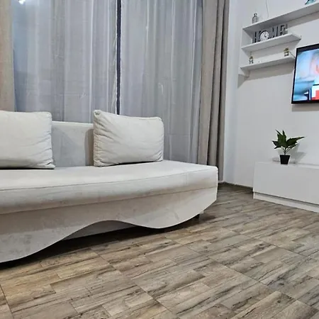 Holiday Mamaia Nord La 2 Minute De Plaja Cu Private Parking Apartment Navodari