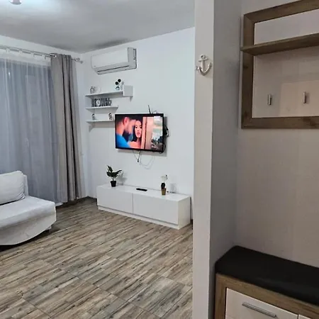 Holiday Mamaia Nord La 2 Minute De Plaja Cu Private Parking Navodari