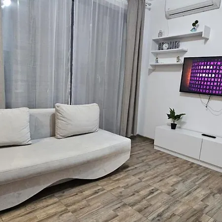 Holiday Mamaia Nord La 2 Minute De Plaja Cu Private Parking Daire Navodari